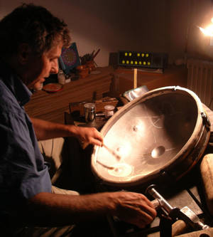 Felix Rohner tuning a Hang using a Node Model 7050 strobe tuner